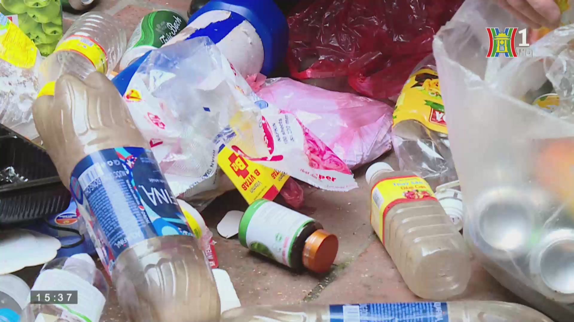 Môi trường và đô thị: Quận Hoàn Kiểm thực hiện chương trình giảm rác thải nhựa và kinh tế tuần hoàn rác thải nhựa