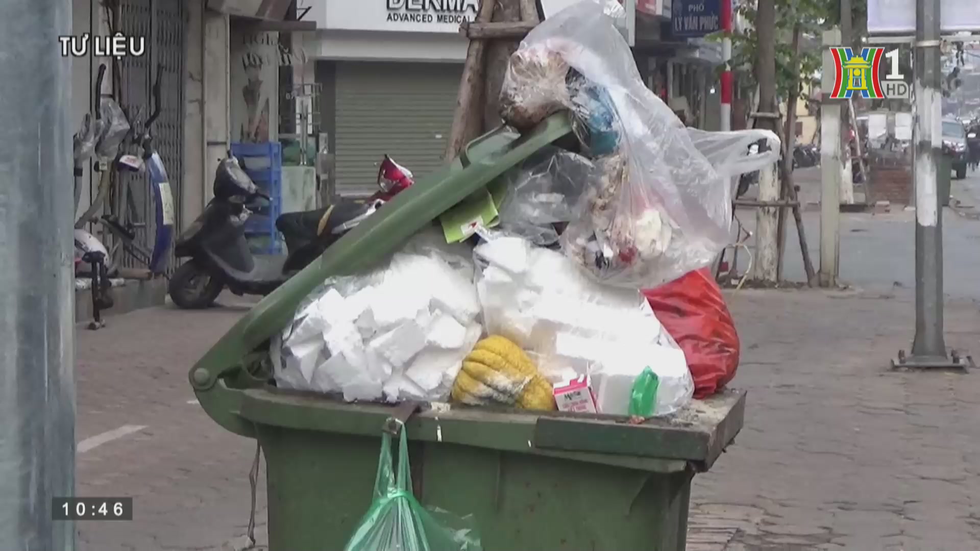 Bất cập thùng rác mặt phố