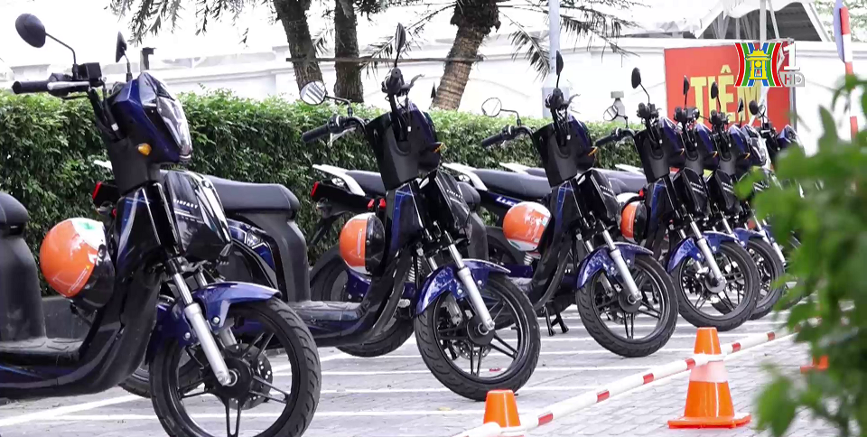 Dịch vụ xe máy điện công cộng đầu tiên tại Hà Nội